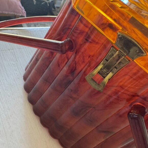 Vintage Lucite Amber Barrel Bag with Gold Clasp - Picture 4 of 10